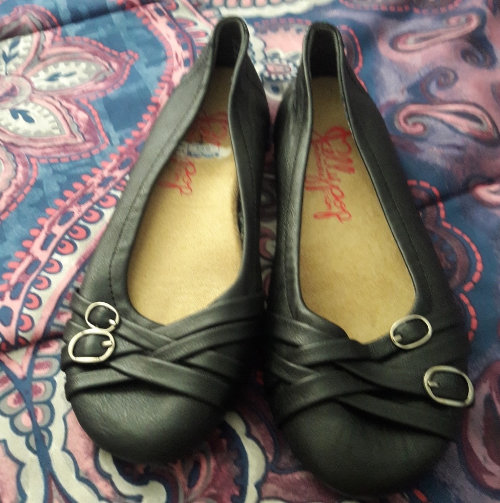 Women's black flats